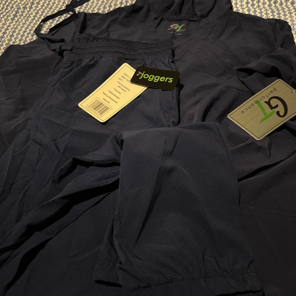 Scrub sweatshirt and jogger pants - Picture 2 of 5